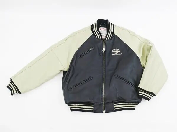 AVIREX レザー　スタジャンの画像