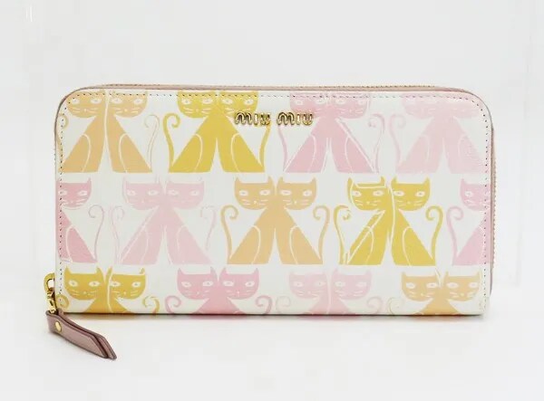 MIU MIU マドラス　キャット　ラウンドファスナー長財布の画像