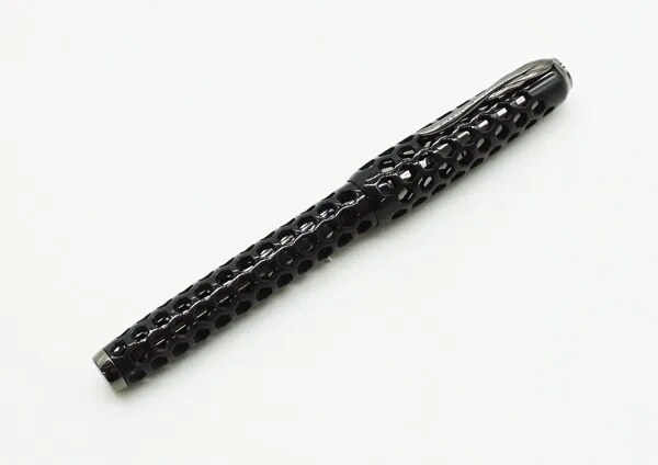 Pineider ラグランデベレッツァ　ハニカム　ブラックナイト　万年筆の画像