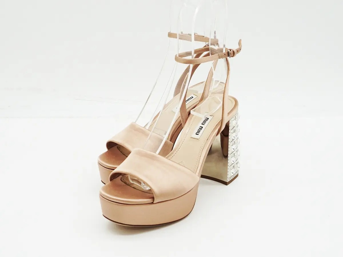 MIU MIU ビジューヒール　サテン　サンダルの画像