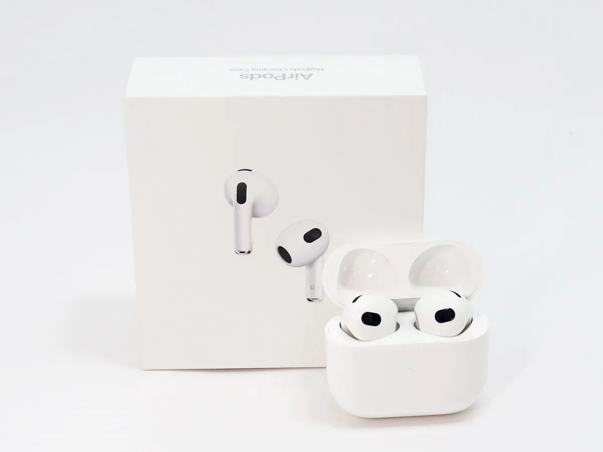 Apple Airpods 第3世代 Lightning充電ケース付き 優勢
